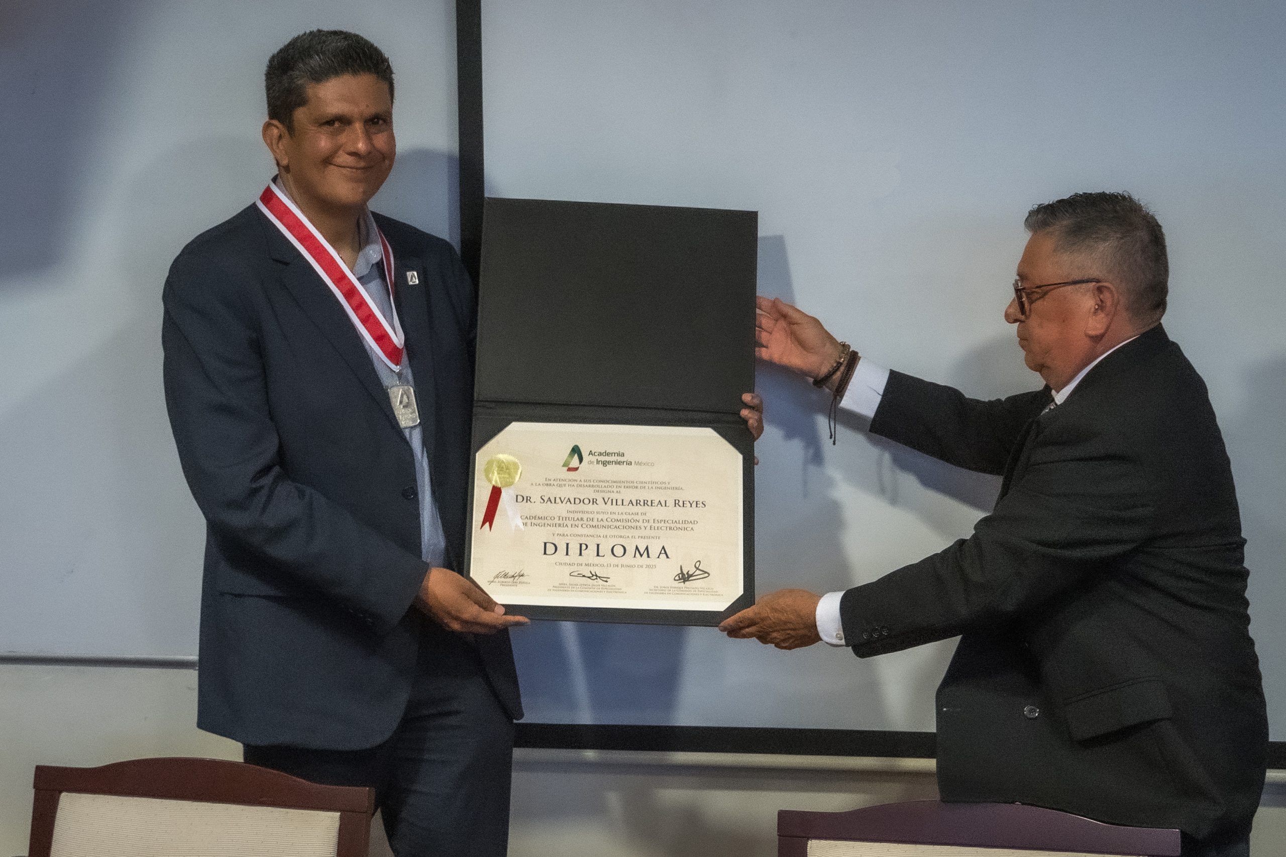 06_Salvador Villarreal_AIM_diploma_medalla