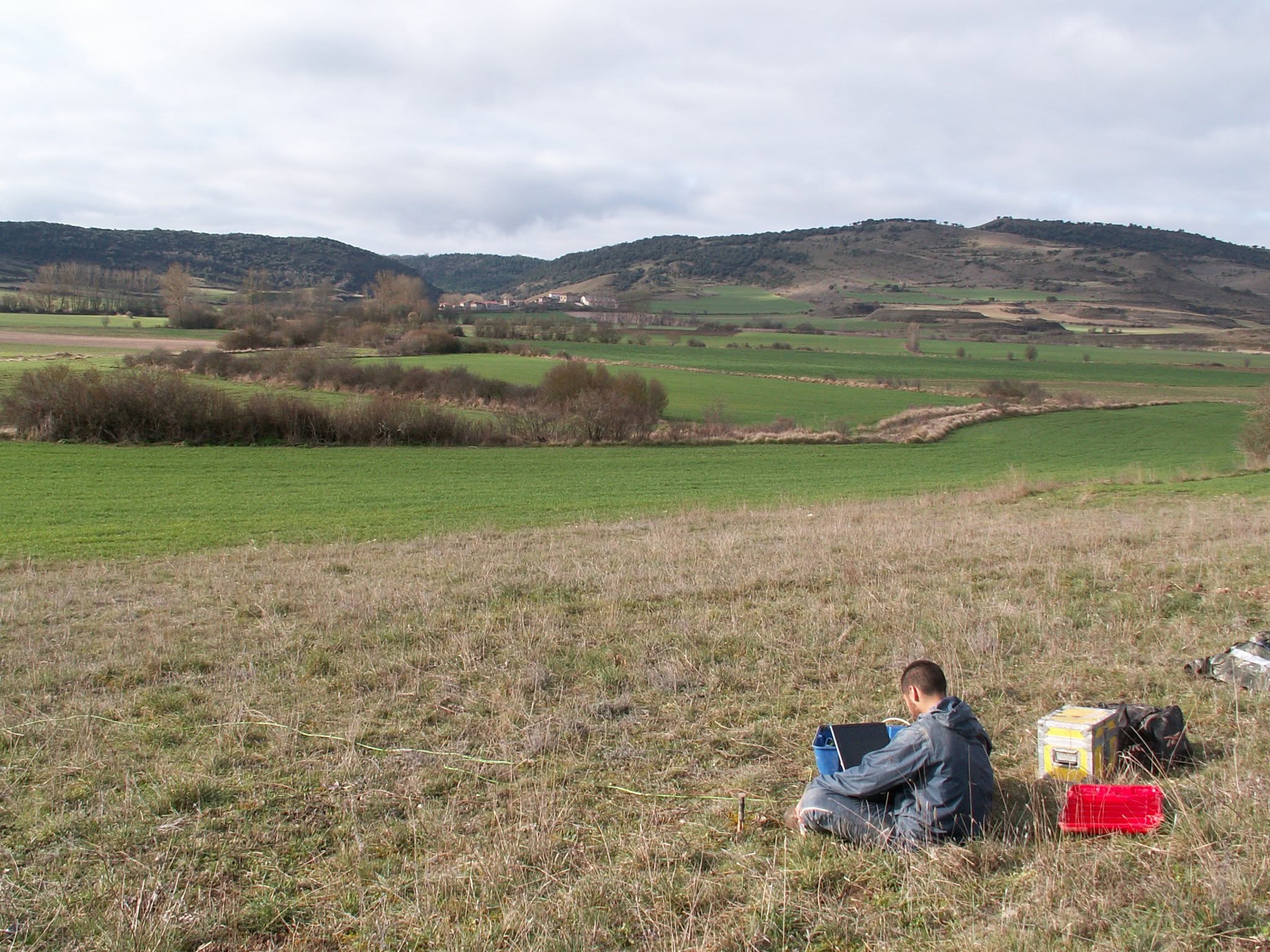 Una de las primeras experiencias de Diego realizando sondeos magnetotelúricos, en Salinas del Rosío, España.