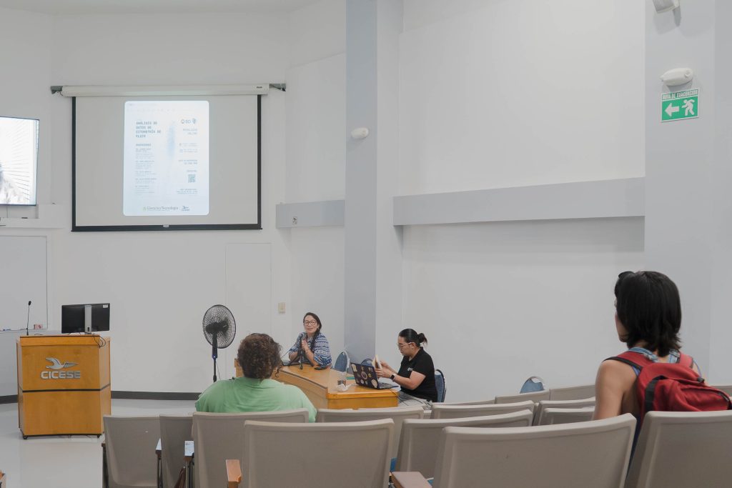 La primera sesión fue impartida por Lourdes Arriaga, especialista del IMSS. (Fotos de Adrián Macías)