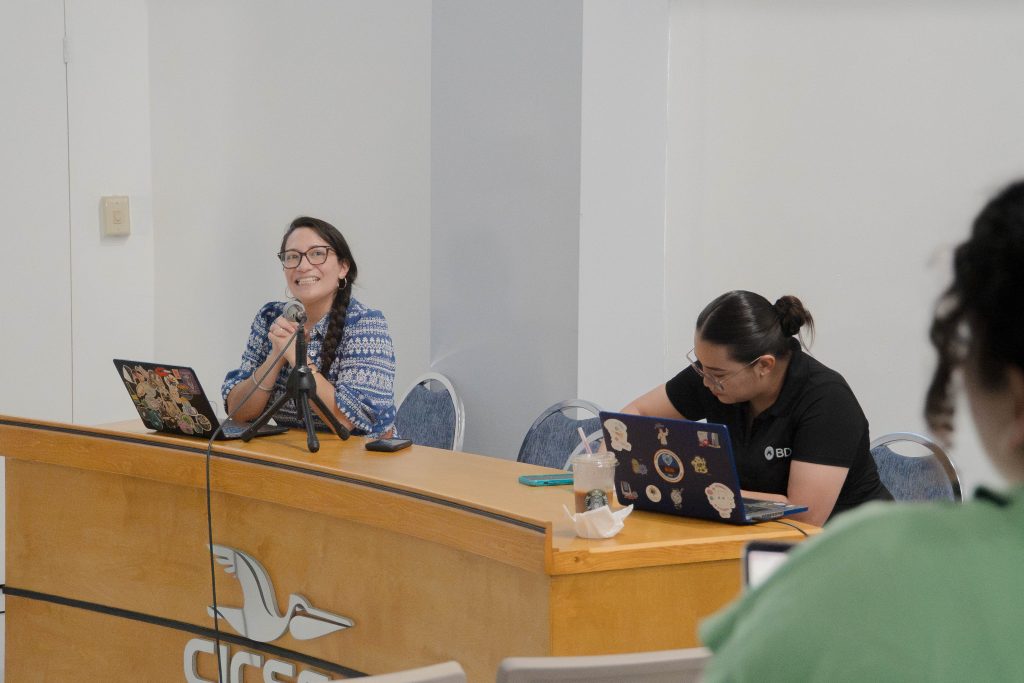 La primera sesión fue impartida por Lourdes Arriaga, especialista del IMSS. (Fotos de Adrián Macías)