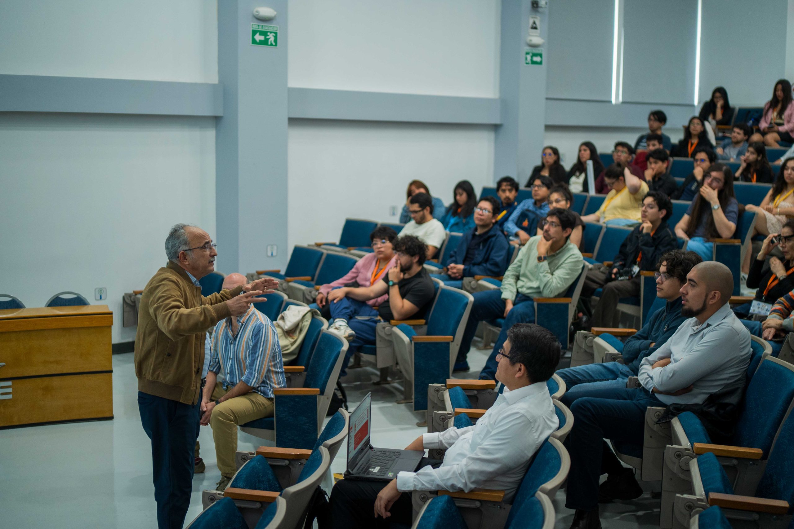 Congreso Nacional de Fisica_Laboratorios CICESE-6
