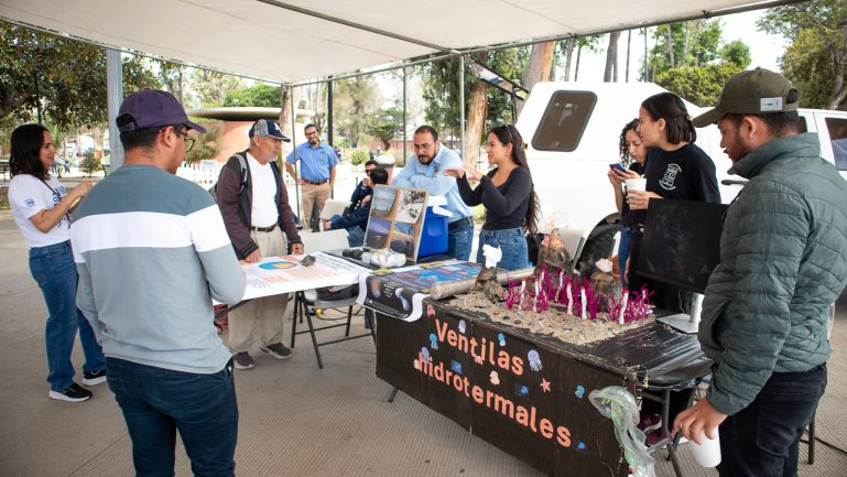 Exposición por el Día Internacional de la Madre Tierra