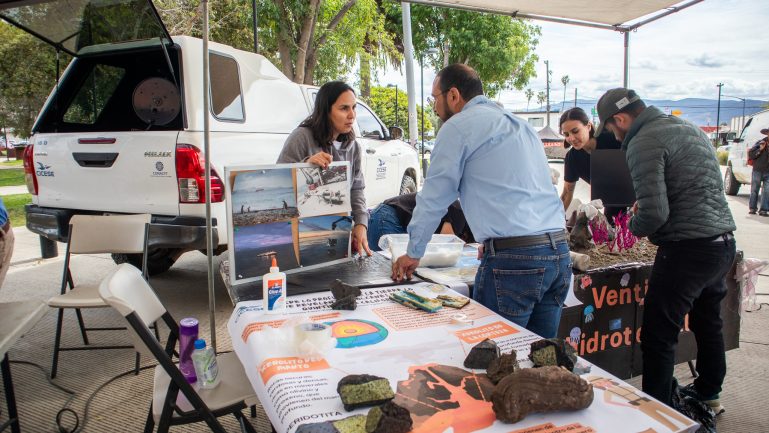 Exposición por el Día Internacional de la Madre Tierra