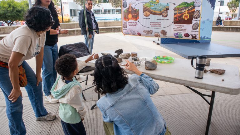 Exposición por el Día Internacional de la Madre Tierra