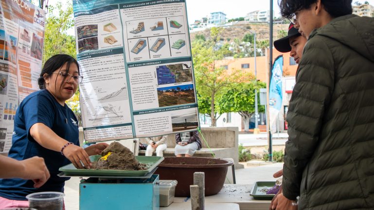 Exposición por el Día Internacional de la Madre Tierra