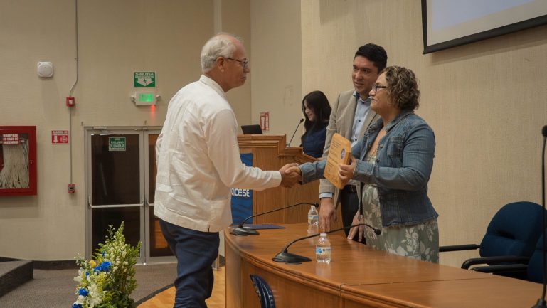 Entrega de reconocimientos por antigüedad al personal