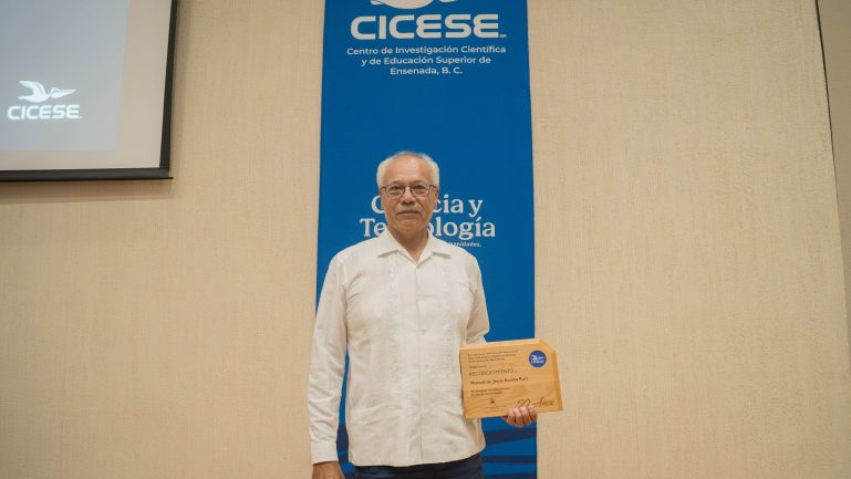 Entrega de reconocimientos por antigüedad al personal