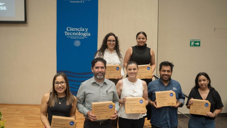 Entrega de reconocimientos por antigüedad al personal