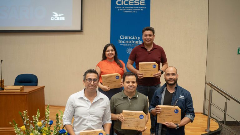 Entrega de reconocimientos por antigüedad al personal