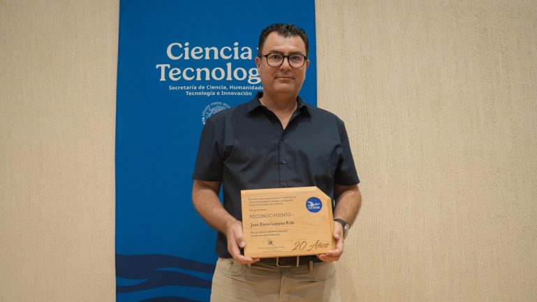 Entrega de reconocimientos por antigüedad al personal